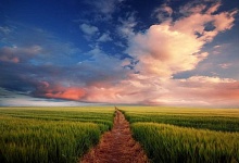 Царица над путями земными