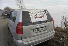 Жители Яреги противостоят большегрузам, разбивающим дороги
