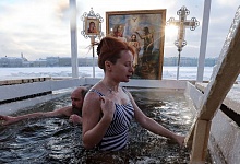 В Минздраве сообщили, когда участникам крещенских купаний лучше привиться от коронавируса