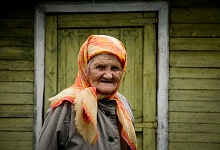 "В ПЯТЬ УТРА ТАТКА БУДИЛ МЕНЯ, И МЫ ШЛИ НА БЕРЕГ ПИЛИТЬ ДРОВА"