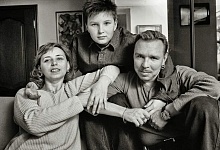 РОДИЛСЯ ЖЕНАТЫМ