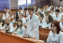 Медики Ухты встретились со старшеклассниками, ориентированными на медицинские специальности, и их родителями
